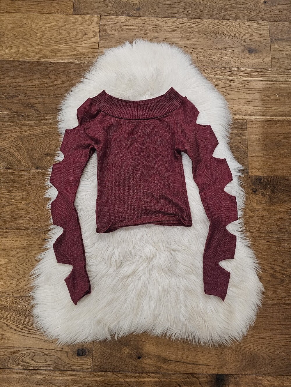 Vintage Cold-Shoulder Ribbed Crop Top in Burgundy